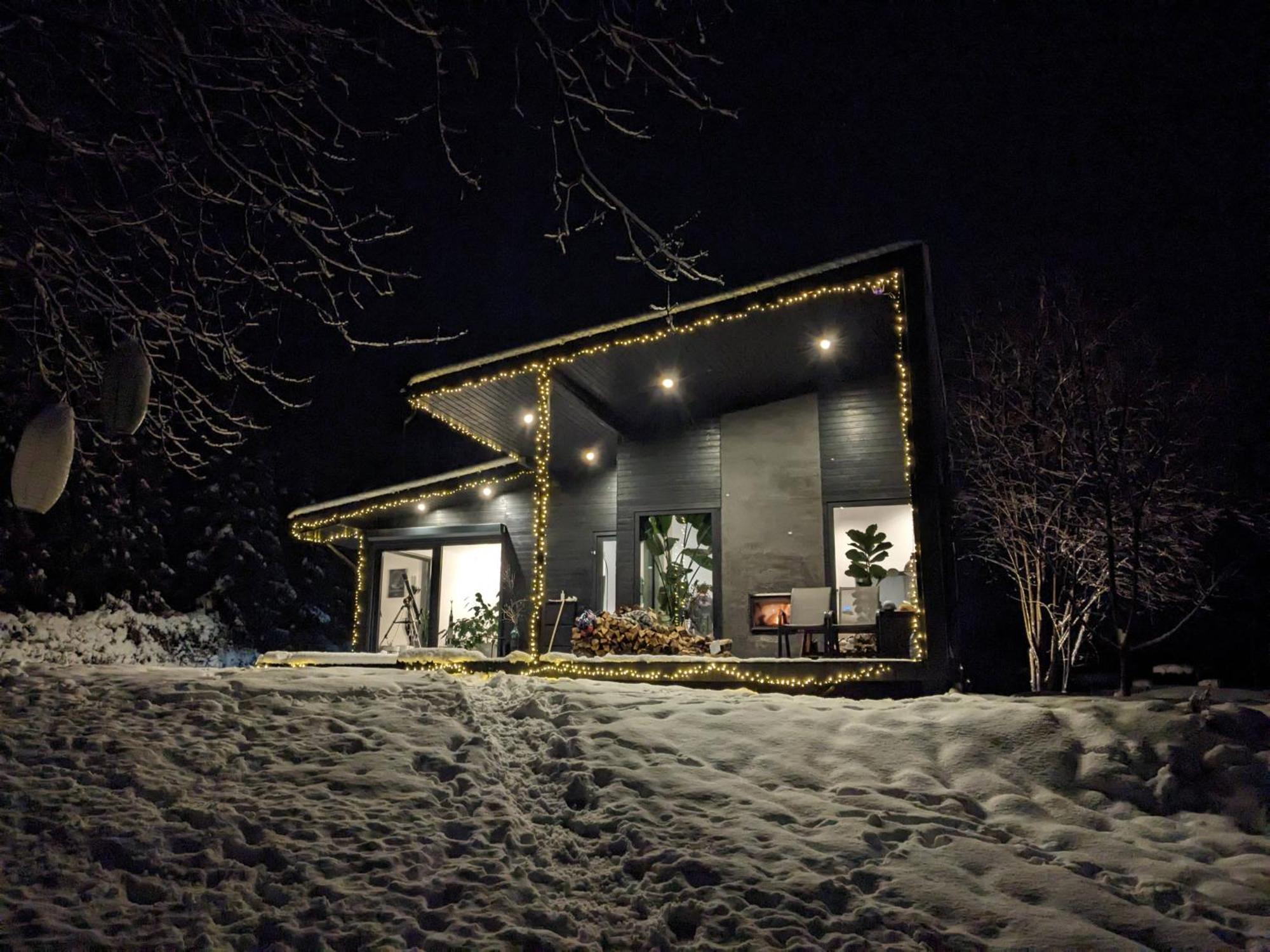 Black Walnut House With Indoor Outdoor Fireplace Izvoarele  Exterior foto